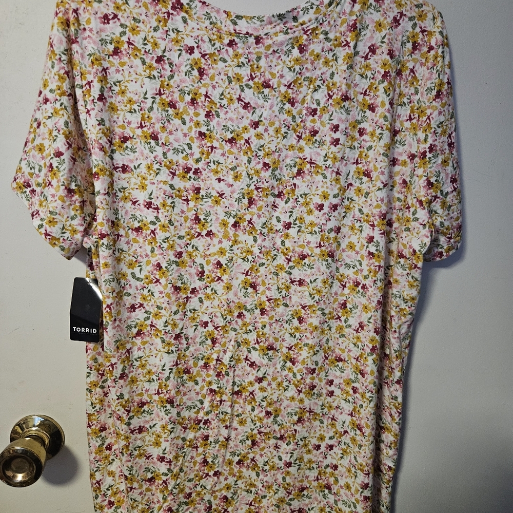 Torrid Floral Super Soft Tee - Picture 6 of 6